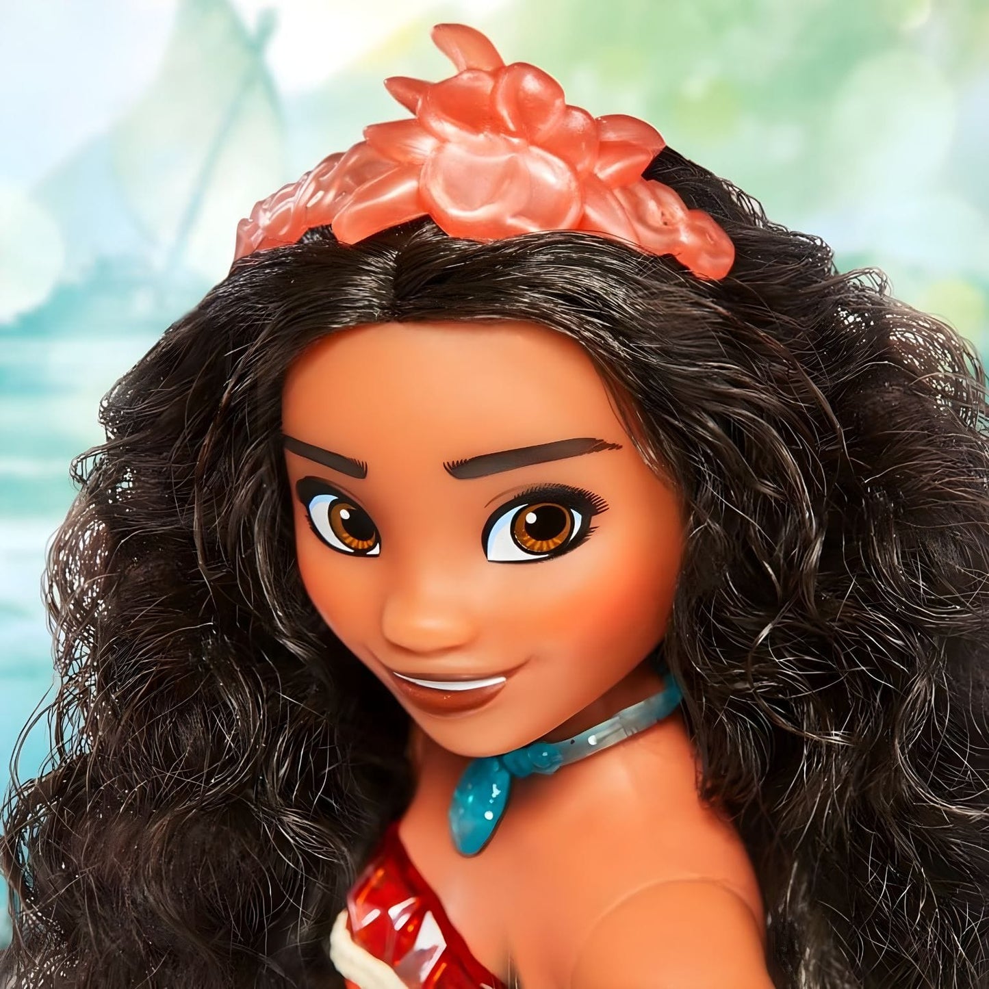 Boneca Princesa Disney Vaiana com cabelo comprido, colar azul e conjunto inspirado no filme