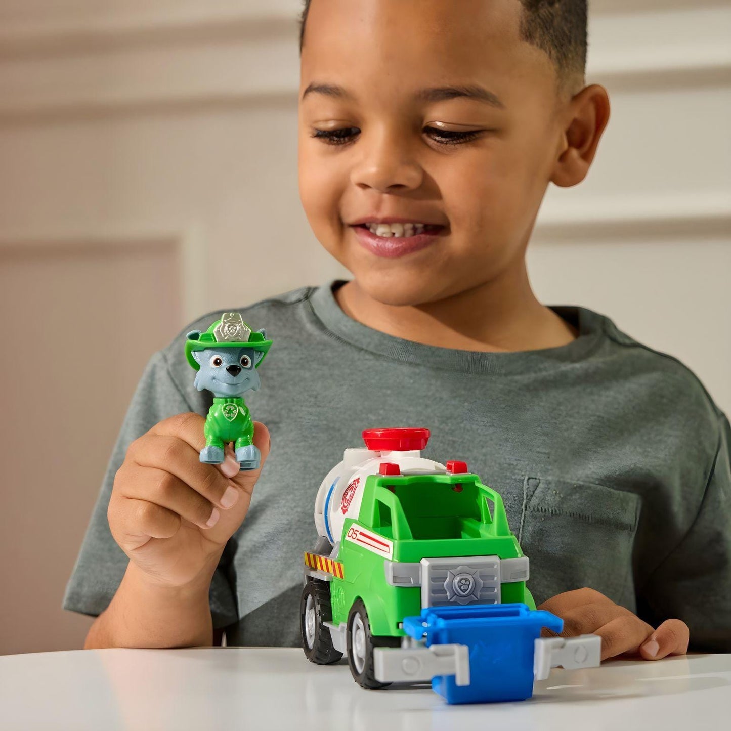 Apresentamos Patrulha Pata Fire Rescue - Rocky com o SKU 550612125 recomendado para + 3 anos