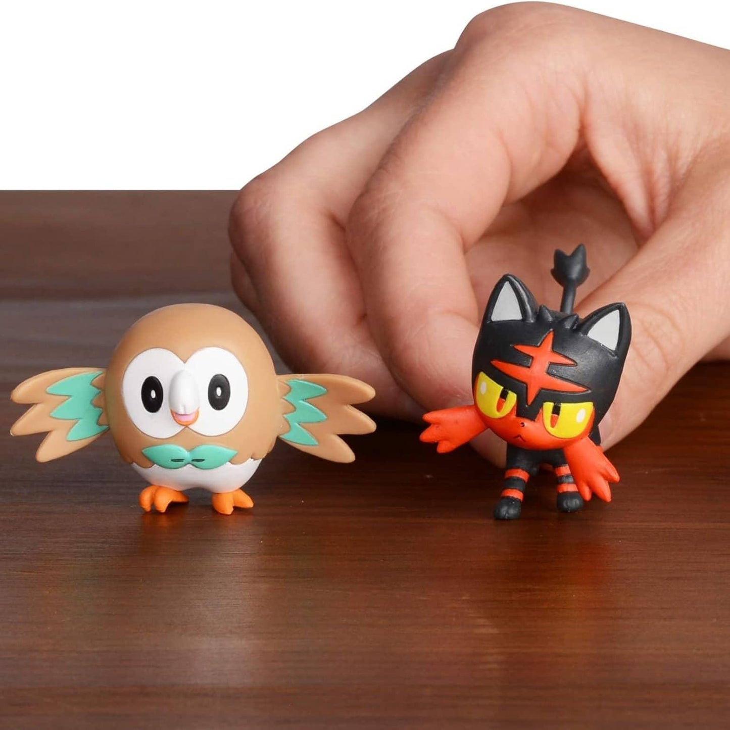 Figura Pokémon Rowlet e Litten da Jazwares em pack de batalha com Rowlet e Litten