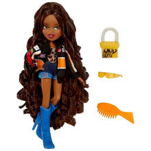 Bratz Goin Out Sasha com mala amarela e óculos de sol