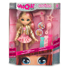 Boneca Unique Eyes Amy Total Look com vestido dourado e colete