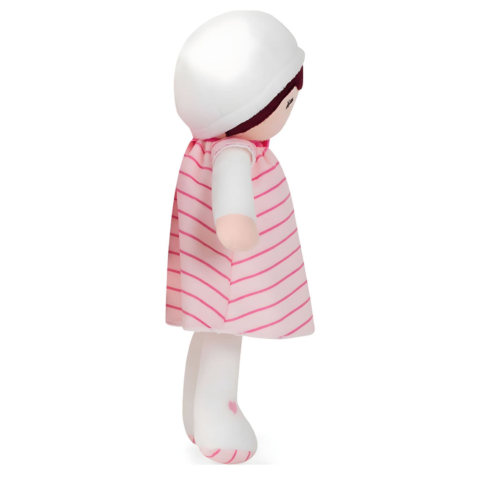 Boneca de pano Rose da Kaloo com vestido rosa às riscas, gorro branco e flor lateral