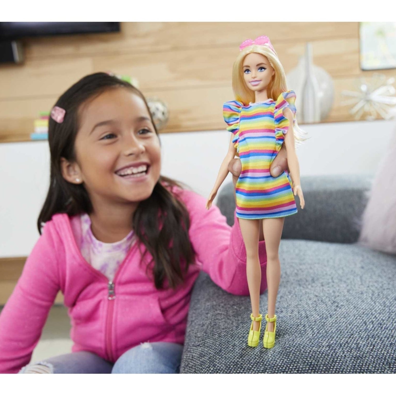 Boneca da Barbie vestido arco-íris