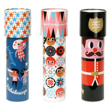 Caleidoscópio by Ingela P.Arrhenius Vilac brinquedo infantil com ilustrações coloridas e padrões para observar