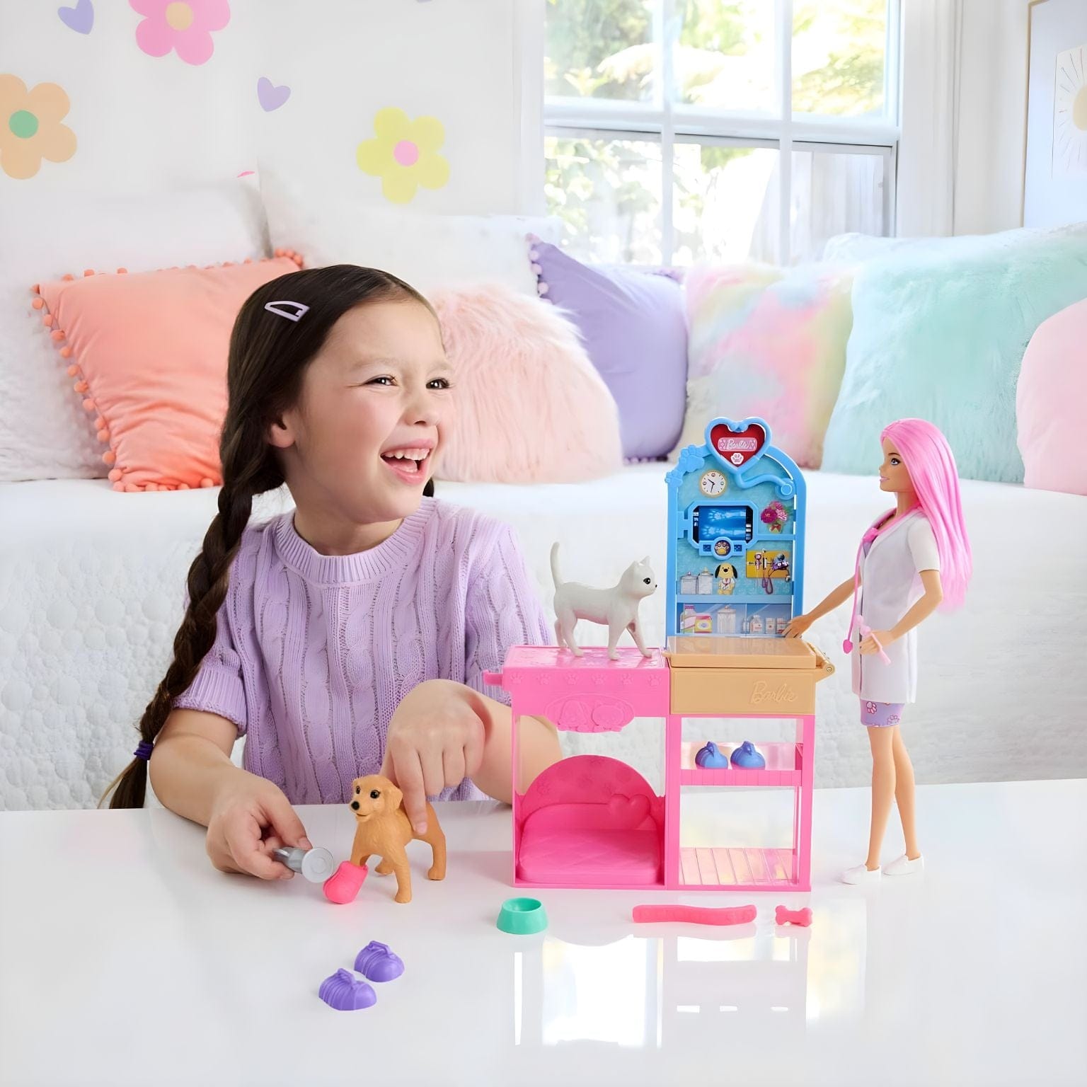 Clínica Veterinária da boneca Barbie com boneca veterinária e animais para brincar ao consultório