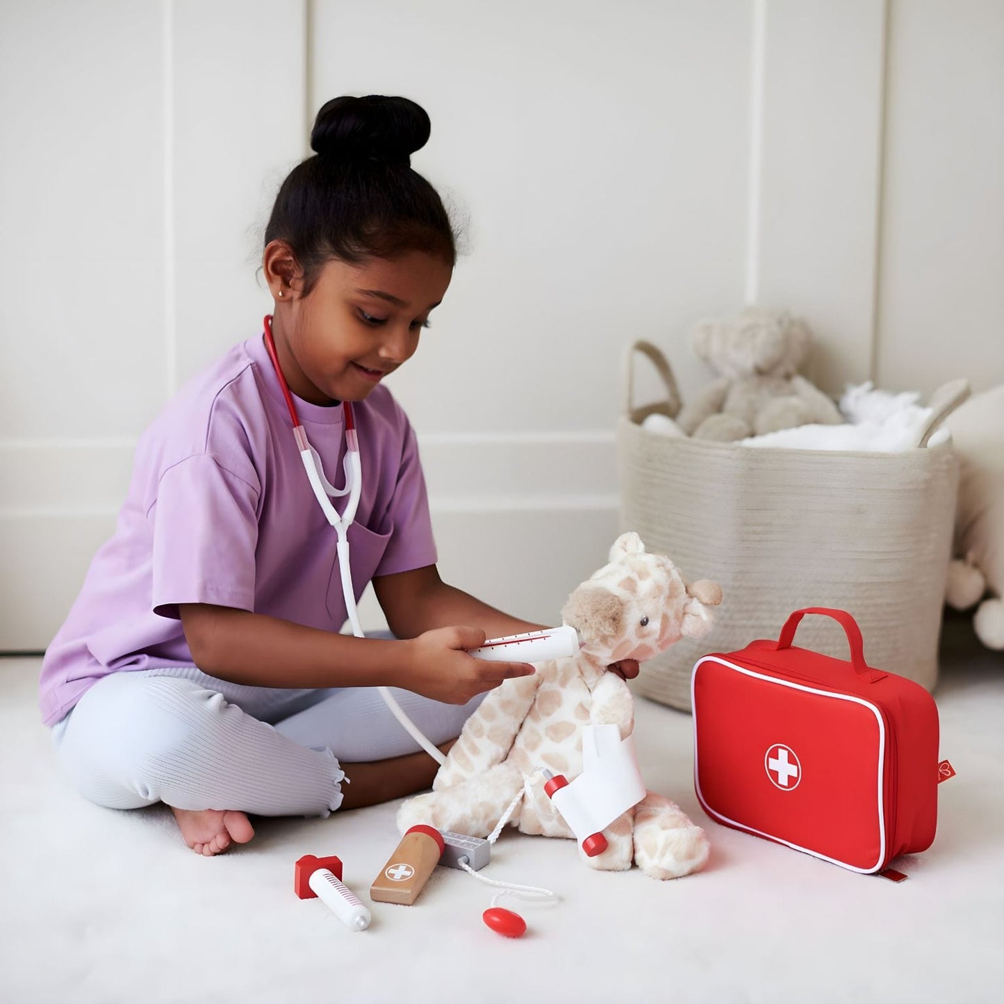 Doctor on Call Hape E3010 com mala e acessórios médicos de brincar