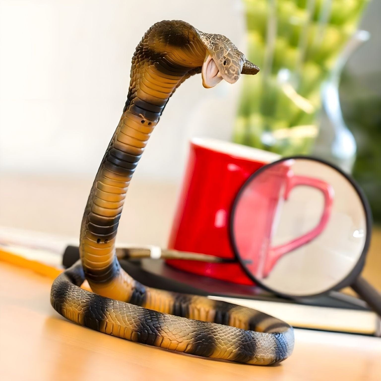 Figura de borracha Cobra com imagem complementar