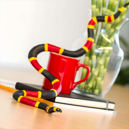 Coral Snake rubber figure with complementary image