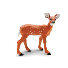 Figura de borracha cria de cervo da Virgínia para brincadeiras na floresta