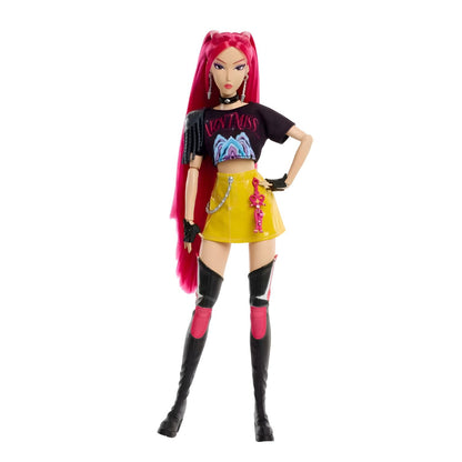 Boneca Mira de cabelo rosa com t-shirt preta e saia amarela