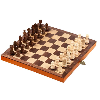 Board of the magnetic chess set presented in a wooden box