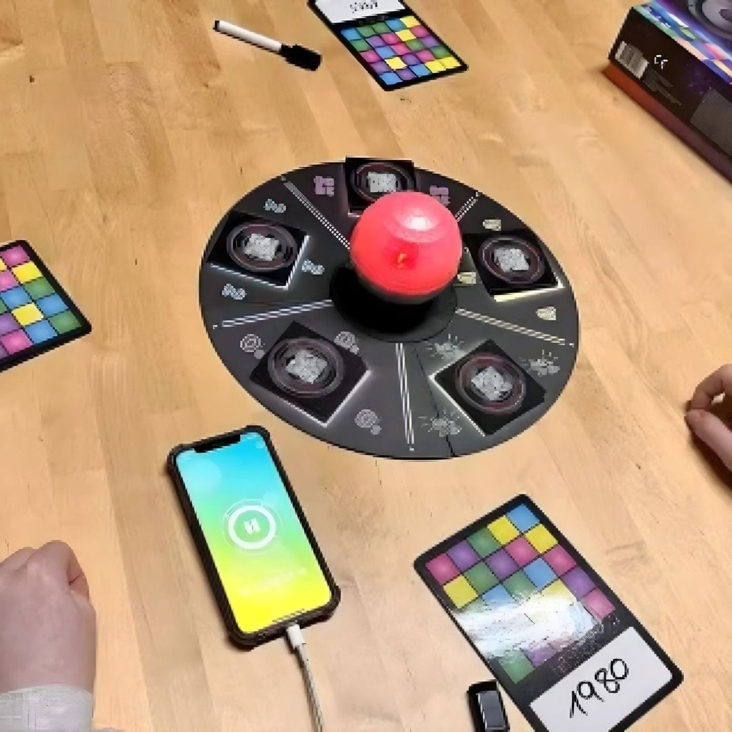 Jogo de Tabuleiro Hitster Music Bingo com roleta luminosa e cartas coloridas para bingo musical