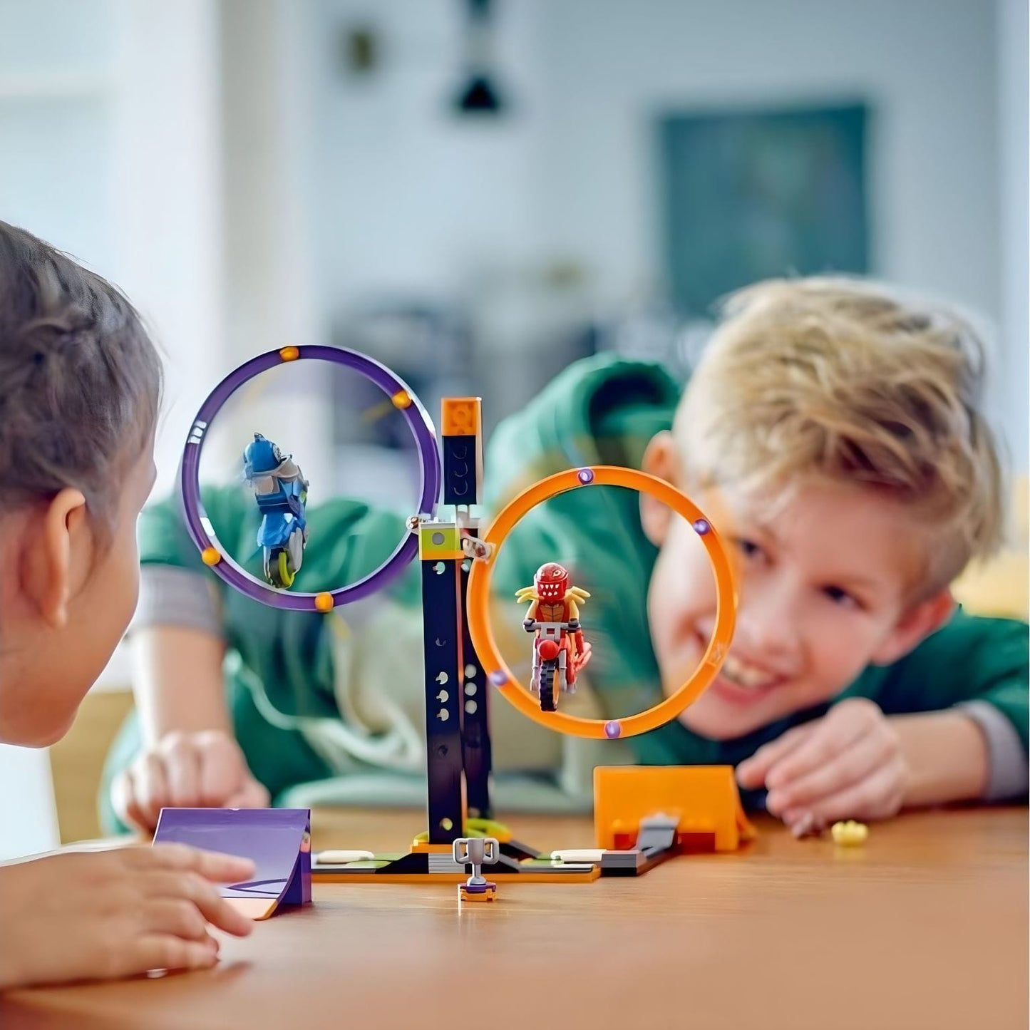 LEGO City Desafio Acrobático Giratório com duas motas