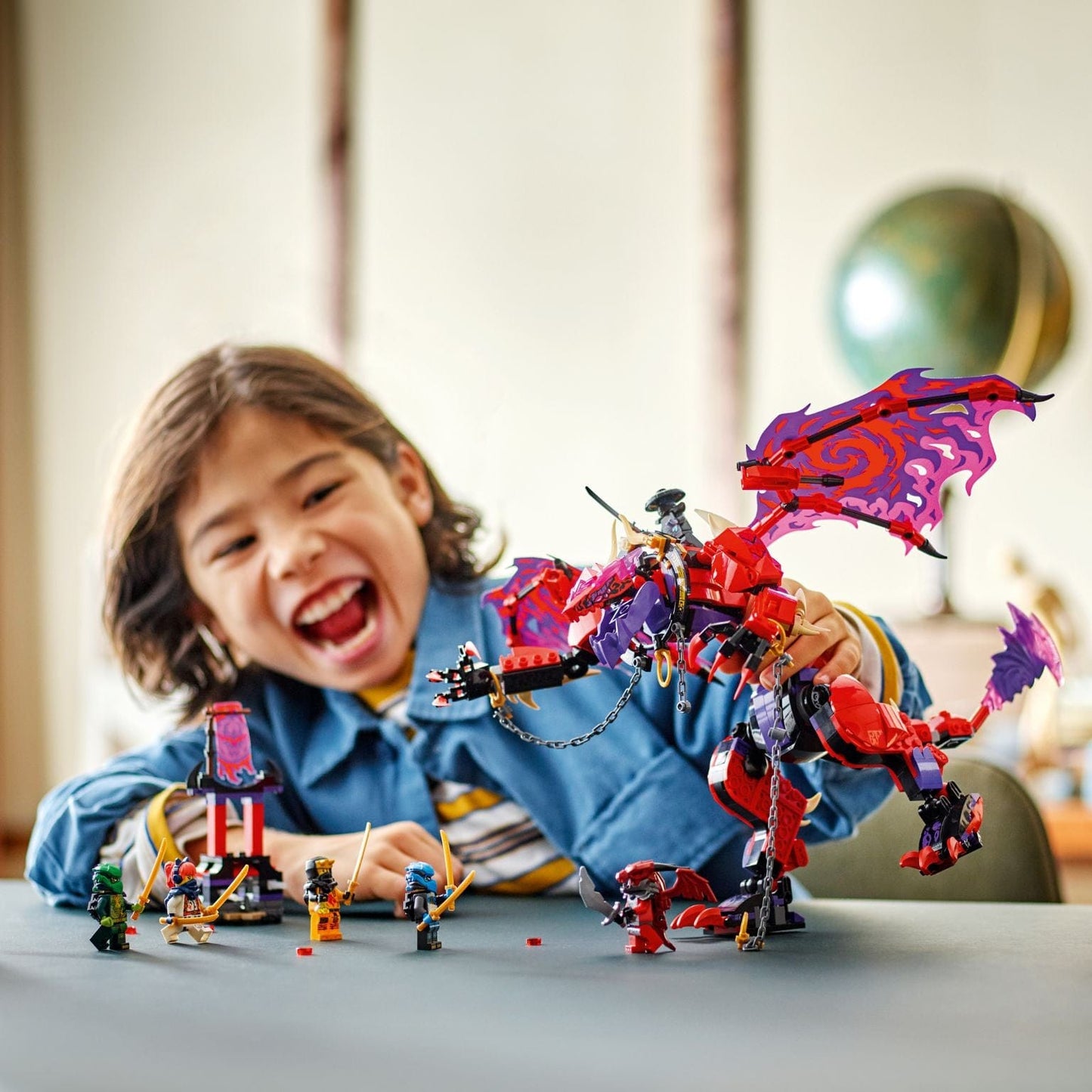 Detalhe do LEGO Ninjago Presa do Trovão Dragão do Caos