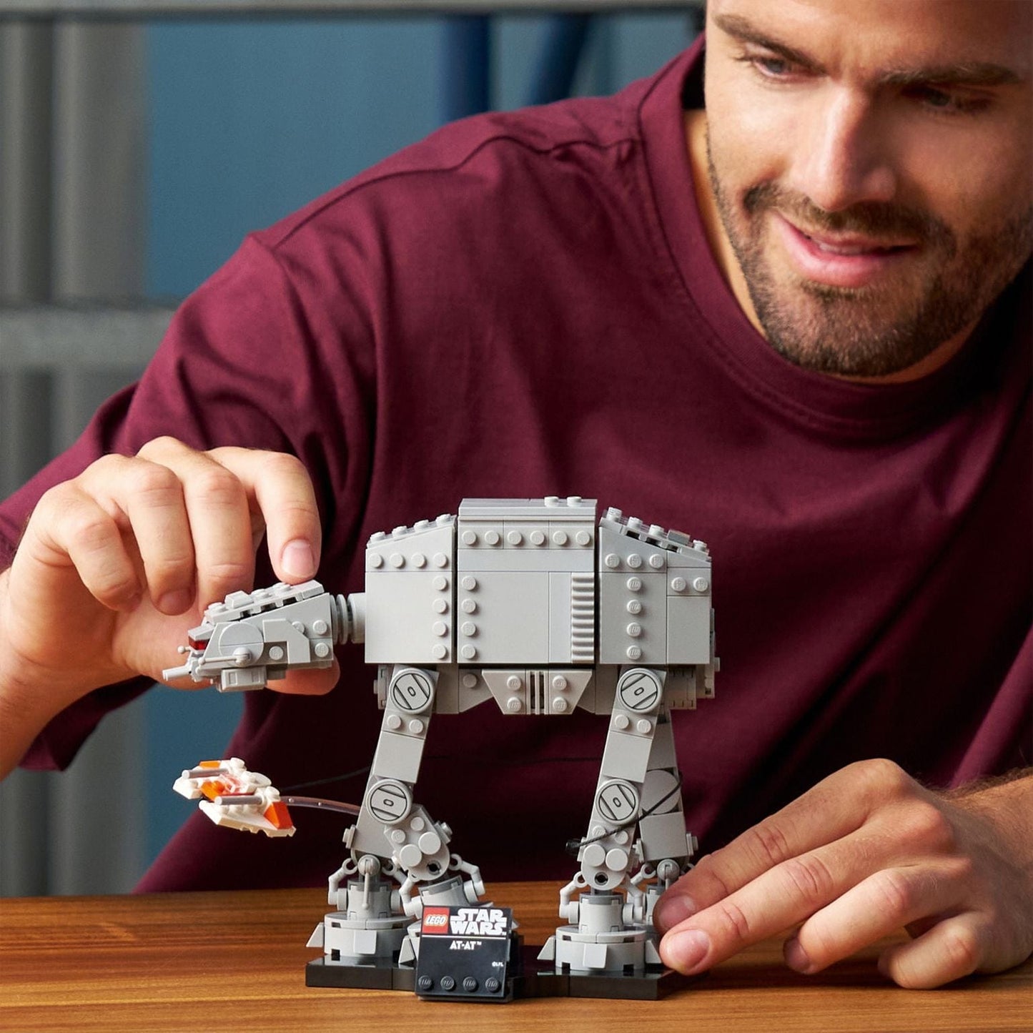 Lego Star Wars AT-AT modelo cinzento com base de exposição