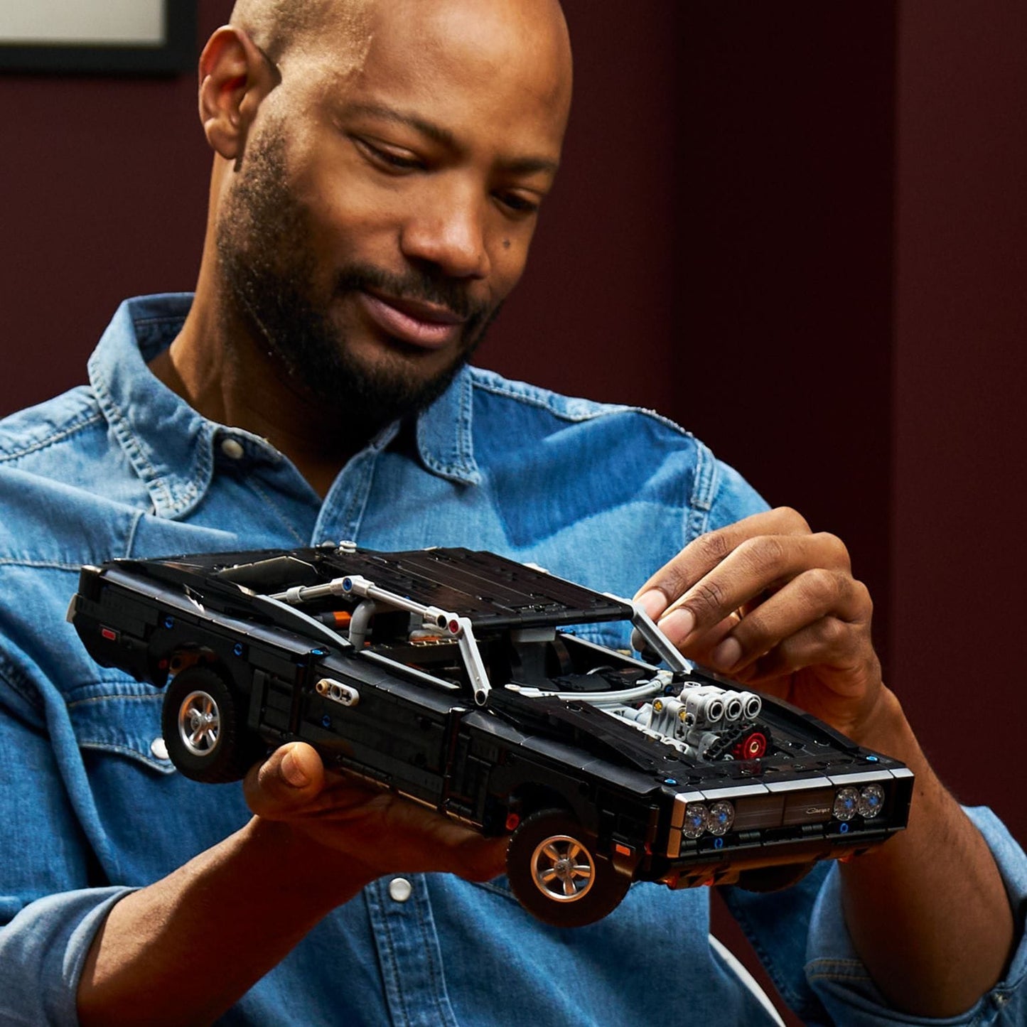 Detalhe do carro LEGO Dodge Charger R/T Fast and Furious
