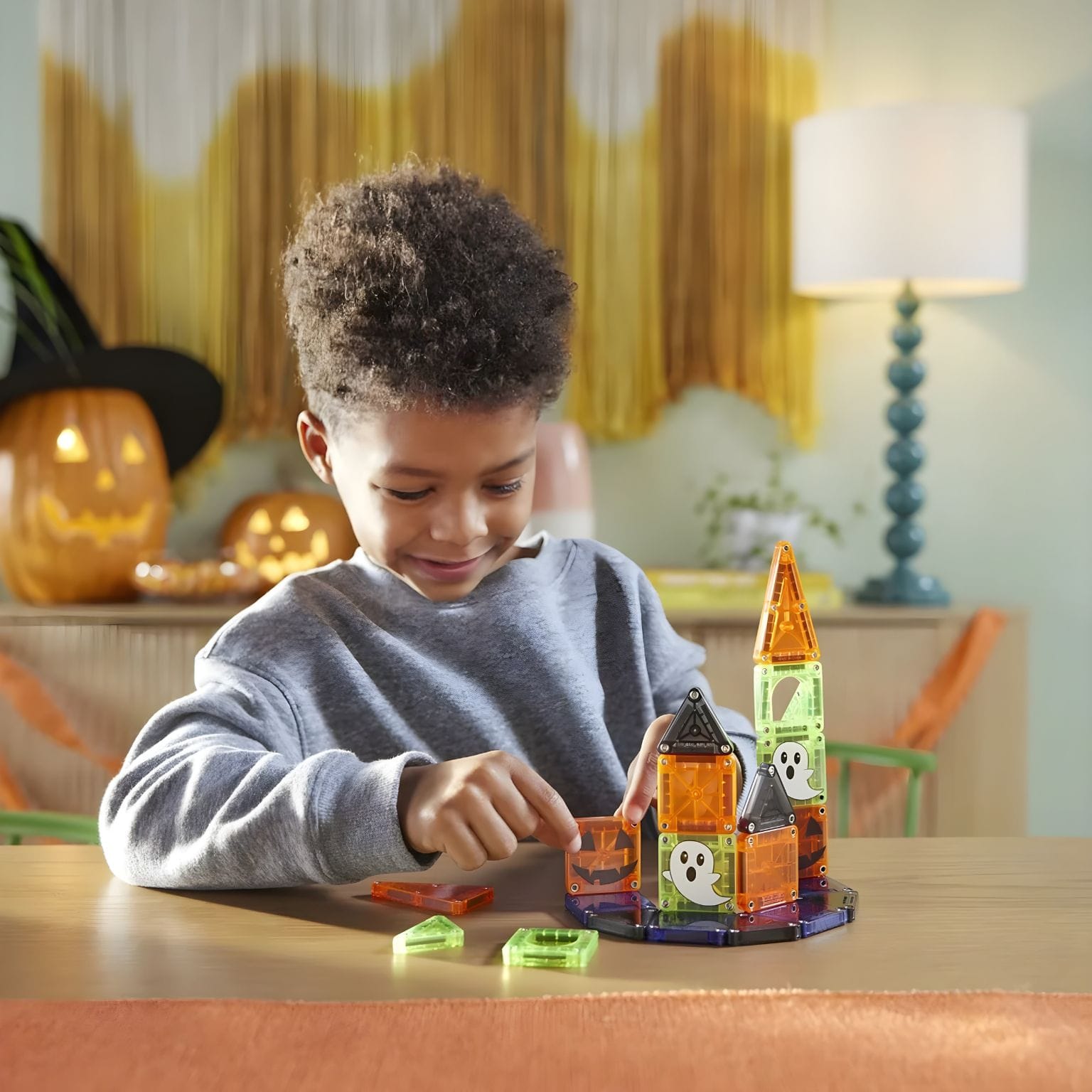 MAGNA-TILES microMAGS Spooky em construção de Halloween