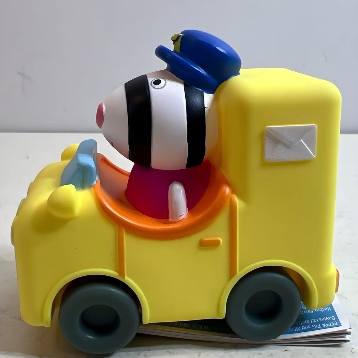 Mini veículo Peppa Pig com rodas que rolam para faz de conta