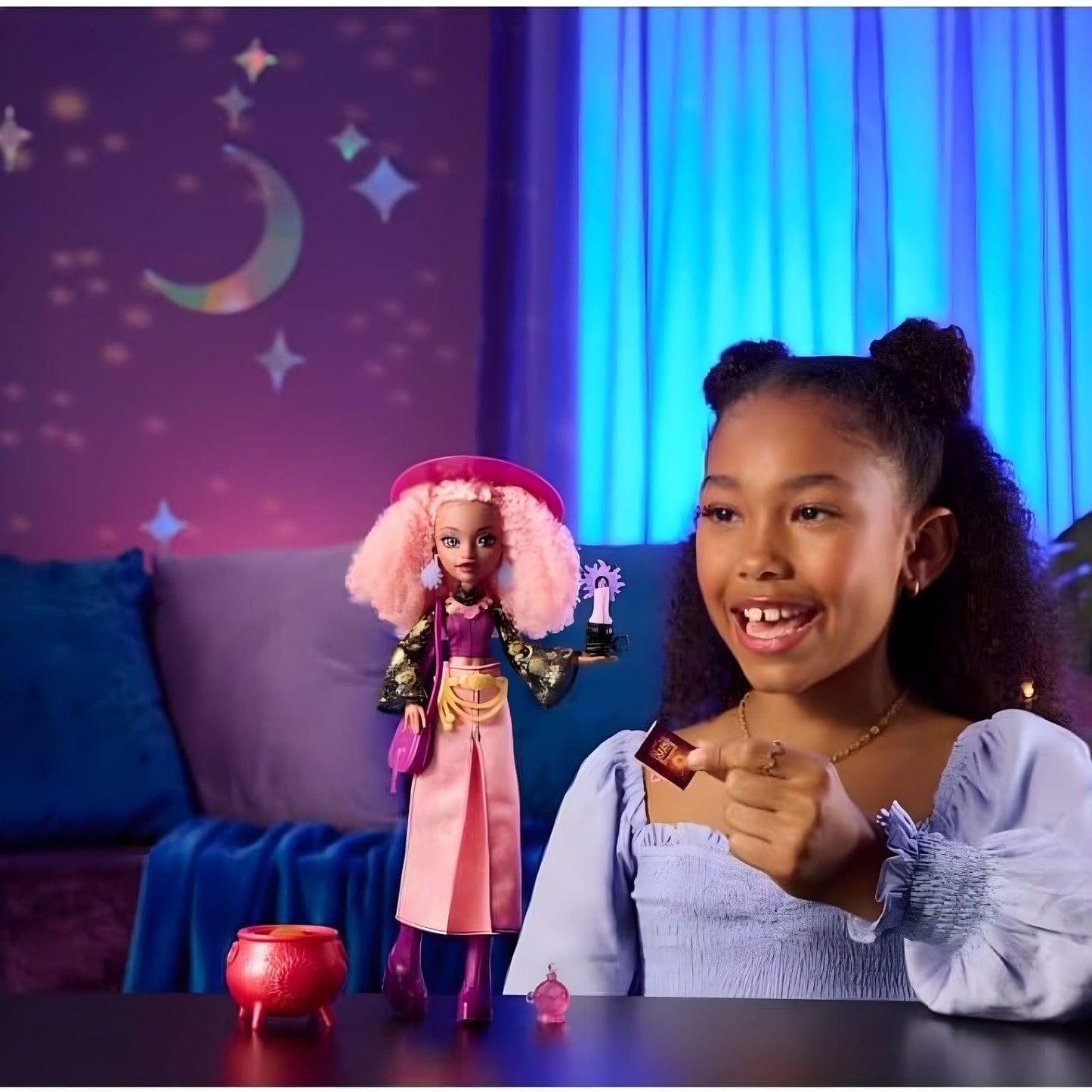 Boneca Rae Lumina da coleção Monster High Moonspell Magic