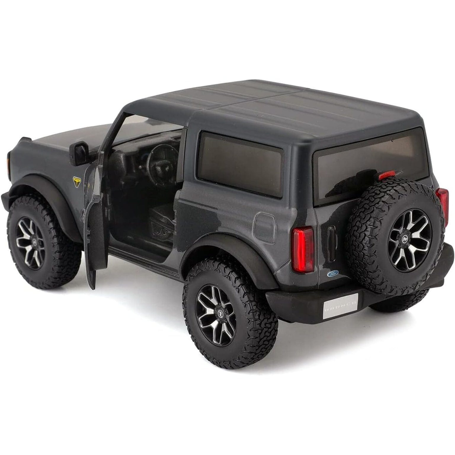 Apresentamos Ford Bronco Badlands cinza com o SKU 683153024 recomendado para + 3 anos
