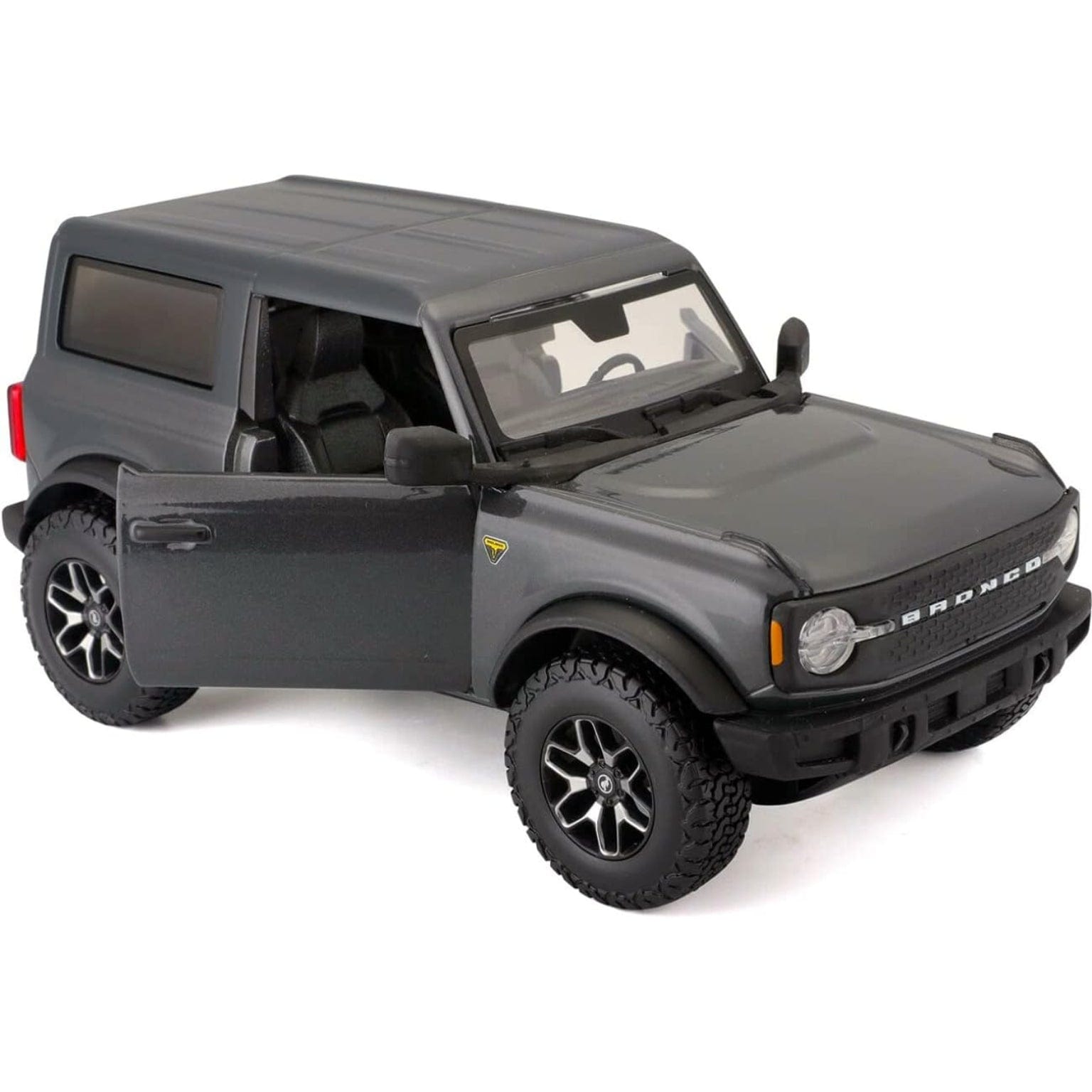 Apresentamos Ford Bronco Badlands cinza com o SKU 683153024 recomendado para + 3 anos