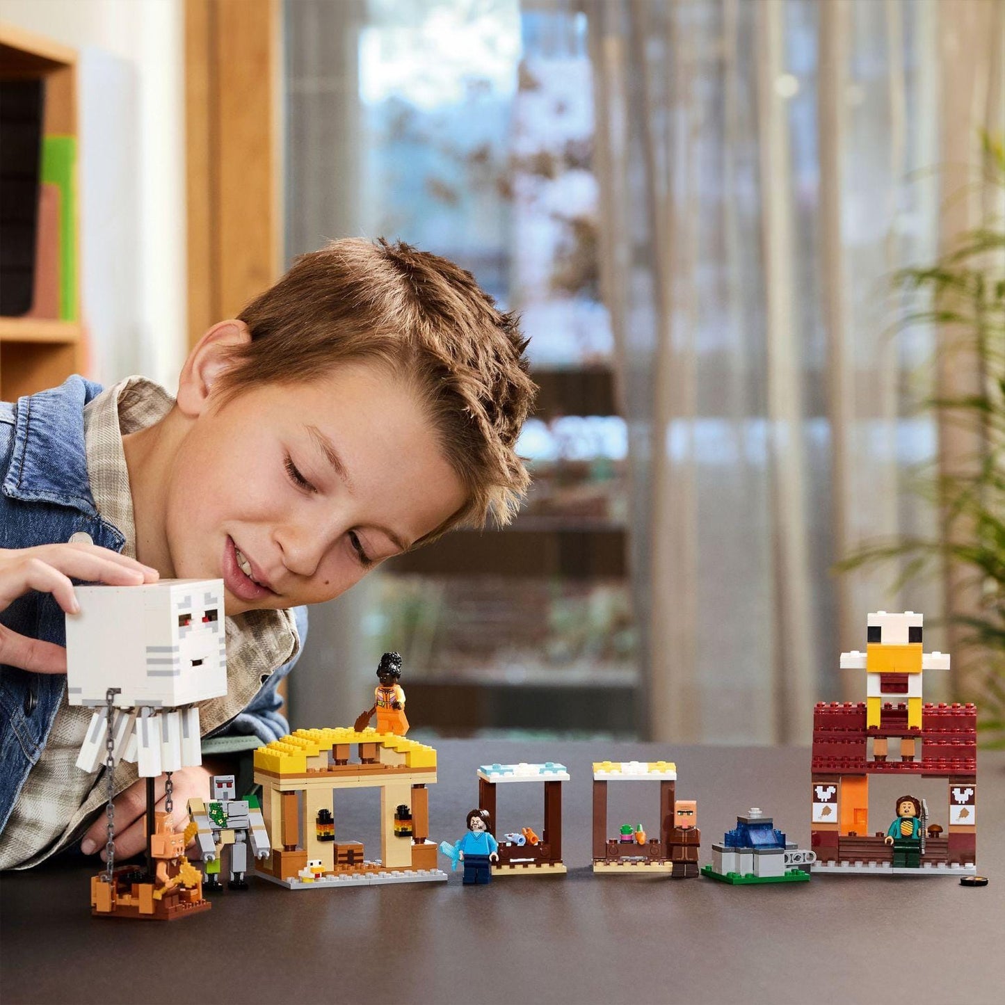 Apresentamos Lego Minecraft - O Ataque à Aldeia do Balão Ghast com o SKU 662127325 recomendado para + 10 anos