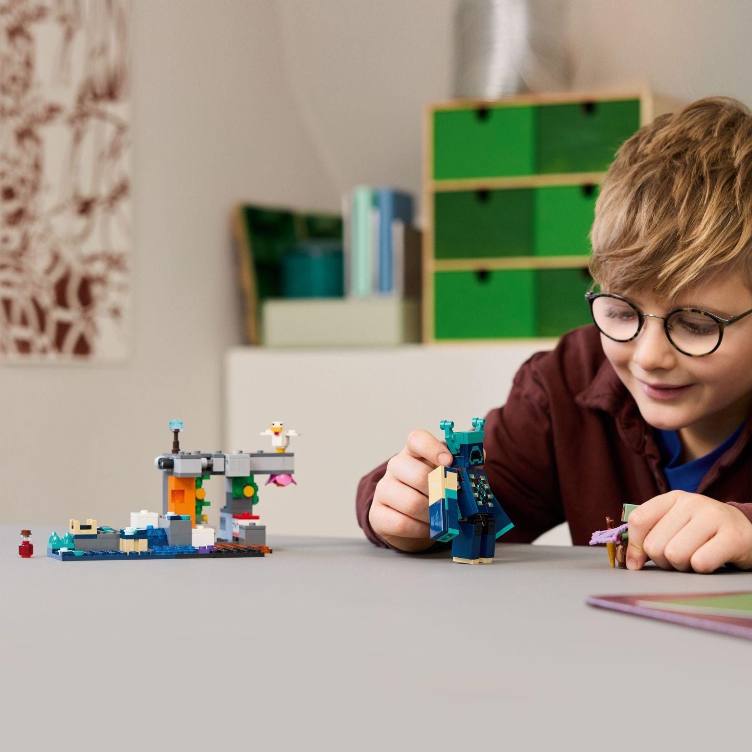 Apresentamos Lego Minecraft - O Encontro com o Guarda com o SKU 662127425 recomendado para + 7 anos