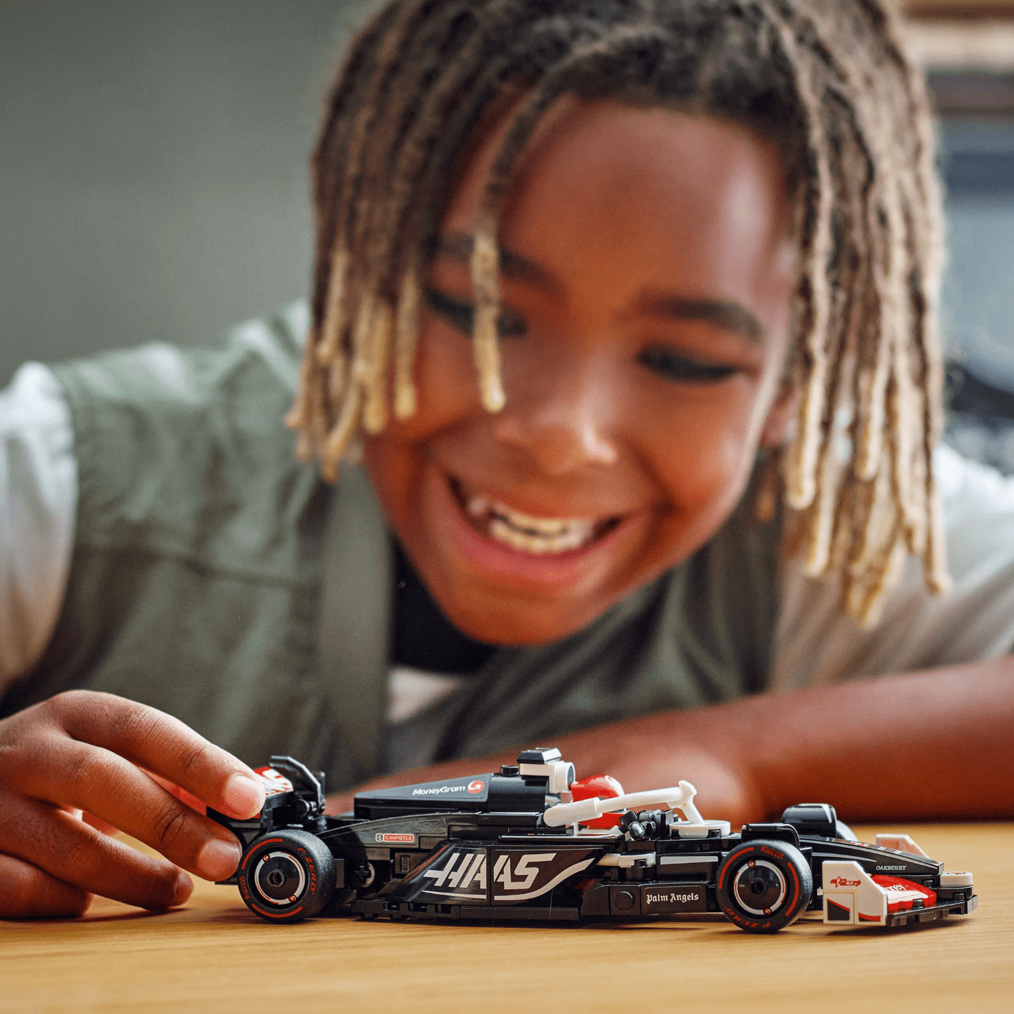 Apresentamos Lego Speed Champions Carro de Corrida MoneyGram Haas F1® Team VF-24 com o SKU 667725025 recomendado para + 10 anos