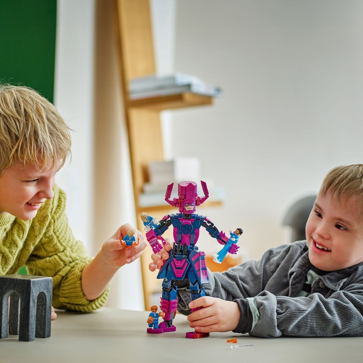 Apresentamos Lego Super Heroes - Quarteto Fantástico vs. Figura de Construção de Galactus com o SKU 667631625 recomendado para + 9 anos