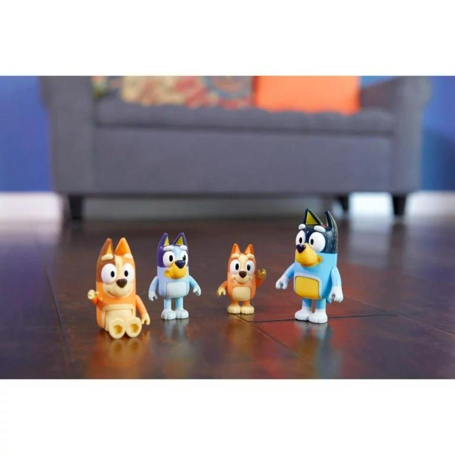 Embalagem lateral do Bluey e Família com as figuras da família Heeler