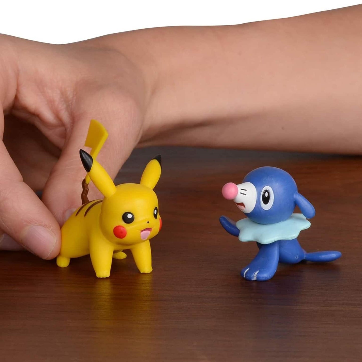 Figuras Pokémon Pikachu e Popplio em pack de brincadeira para crianças