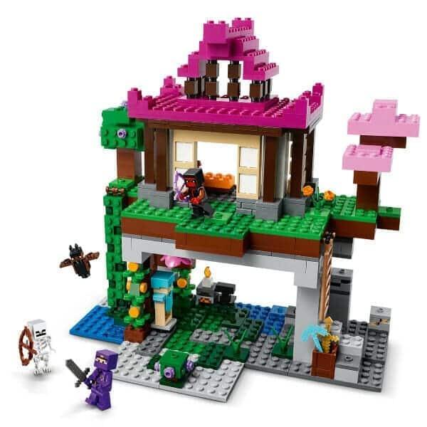 Lego Minecraft Os Campos de Treino - Brincatoys